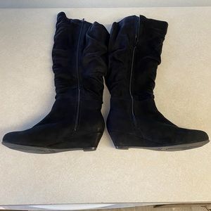 Women’s Comfortview black faux suede tall boots